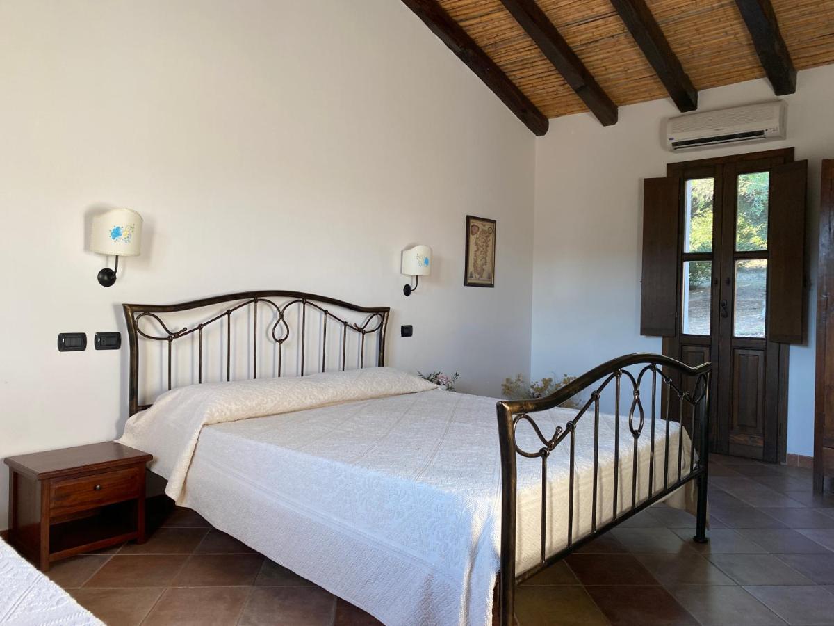 Li Paduleddi Country Guest House Olbia Ngoại thất bức ảnh